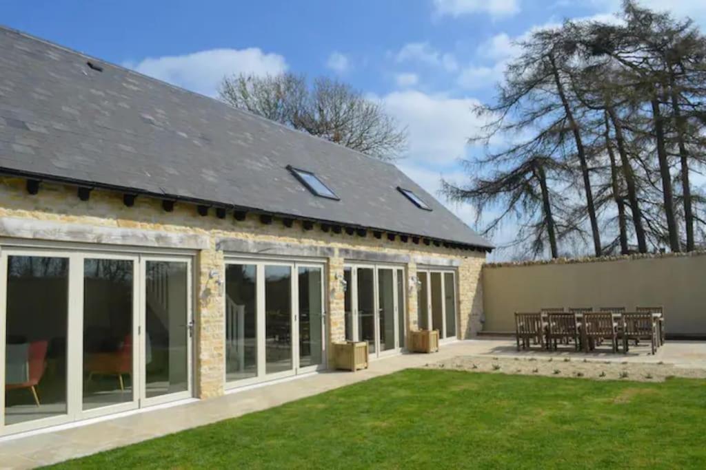 Stone Barn, Contemporary Barn Conversion Villa Cheltenham Exterior photo